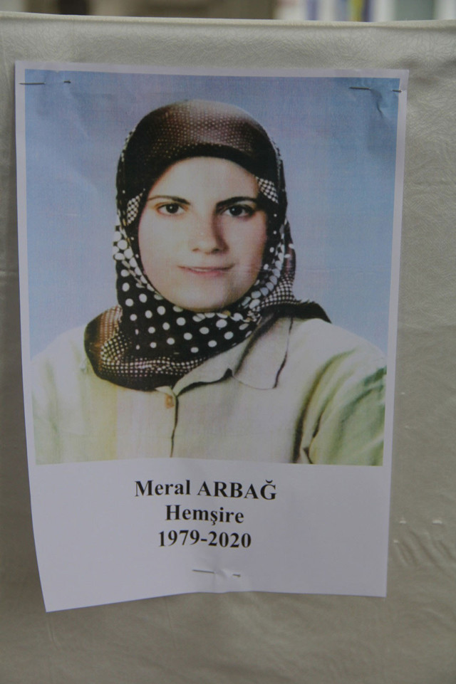 Koronavirüsten ölen kızının cenazesinde 'Bekle ben de geliyorum' diyen baba koronavirüse yenildi - Resim: 1