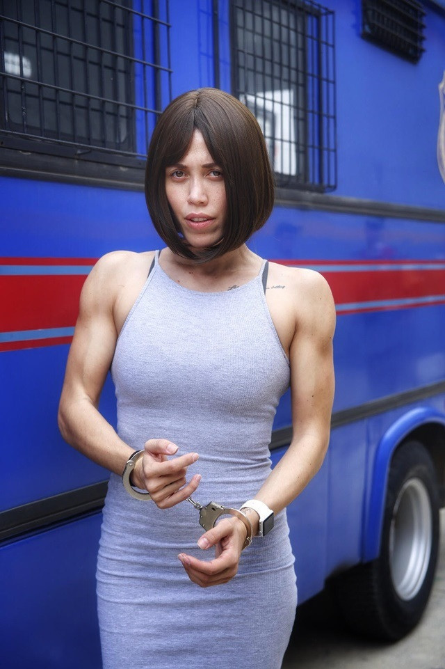 Avlu dizisinde çekimler durdu! Apar topar ameliyata alındı - Resim: 1