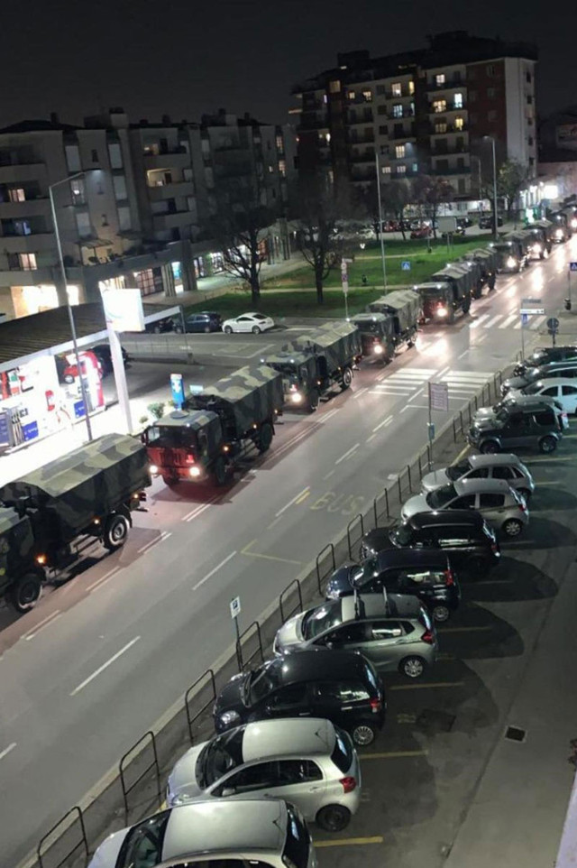 Görüntüler İtalya'dan askeri kamyonlar cenazeleri taşıyor - Resim: 0