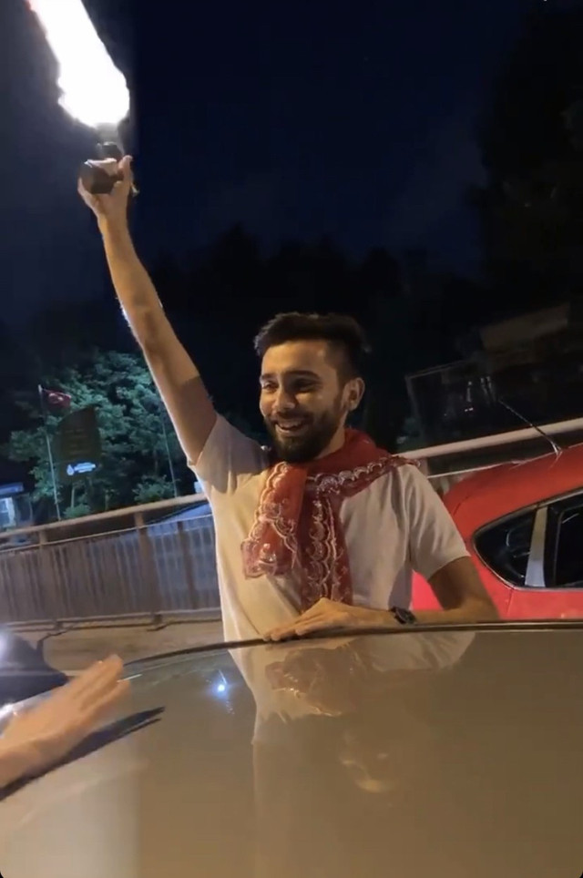 İstanbul'da, asker uğurlamasında trafiği tehlikeye düşüren 14 kişiye ceza - Resim: 0