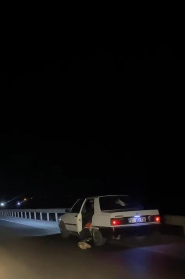 Karayolunda şoke eden olay! Belinden aşağısı yerlerde sürüklenerek gitti - Resim: 0