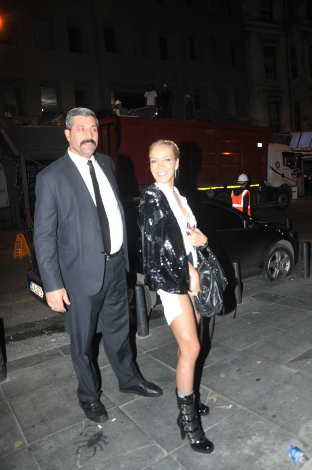 Öykü'den 'yırtık' tarz - Resim: 4