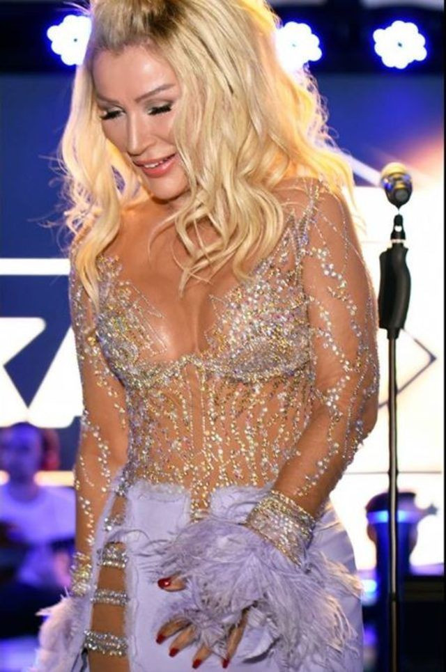 Bodrum'da sahne aldı! Seda Sayan transparan kıyafetiyle dikkatleri üzerine çekti - Resim: 4