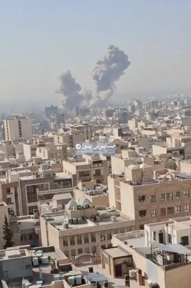 İsrail İran'a saldırı başlattı İran'dan onlarca balistik füzeyle misilleme - Resim: 1