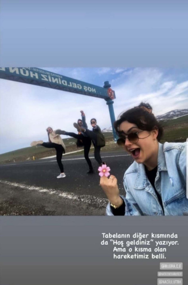 Kürtçe tabela önünde öğretmenlerden skandal paylaşım! Milli Eğitim Müdürlüğü harekete geçti - Resim: 0