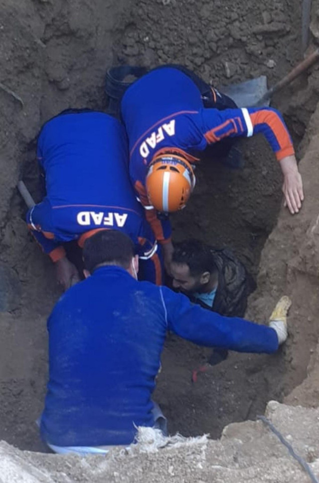 Elazığ'da kanalizasyon çalışmasında göçük - Resim: 0