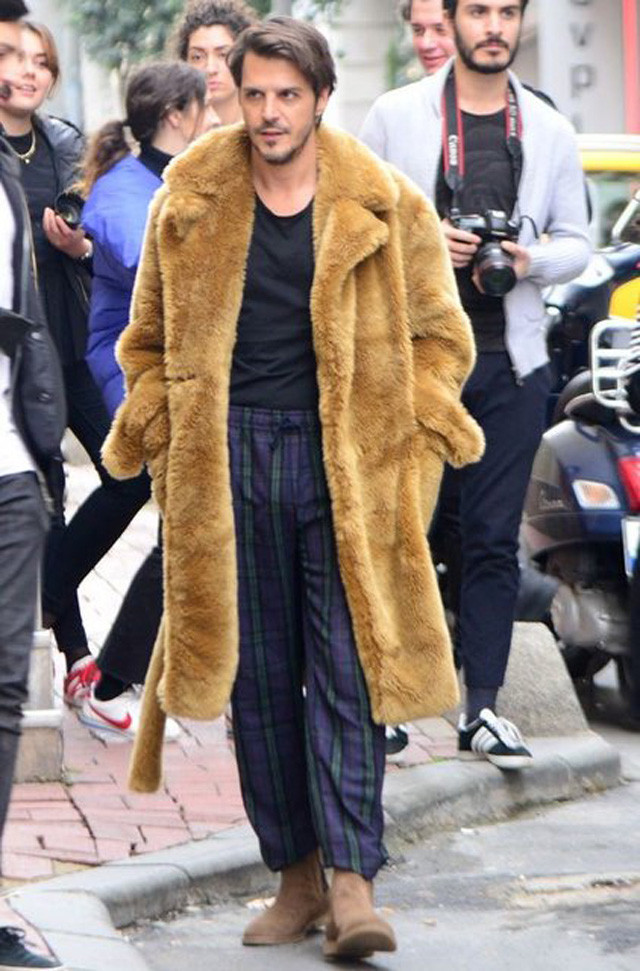 Mehmet Günsür'ün kürkü olay oldu - Resim: 1