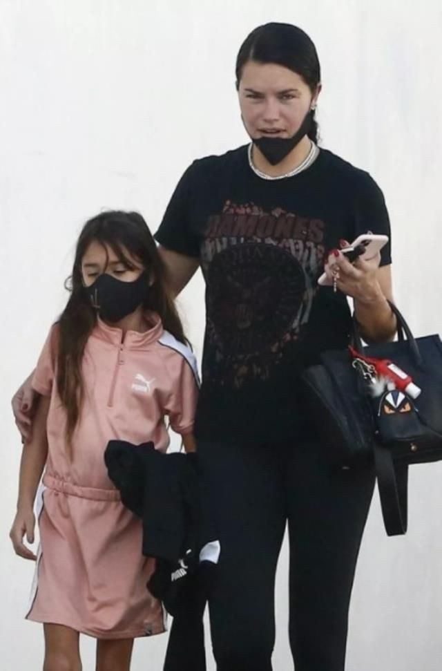 Adriana Lima makyajsız haliyle görenleri hayrete düşürdü kızıyla görüntülendi - Resim: 2