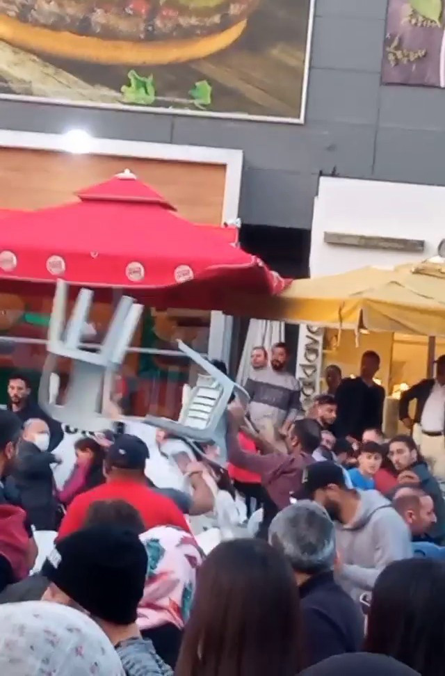 DEVA Partisi iftarında kavga! Sandalyeler havada uçuştu - Resim: 0