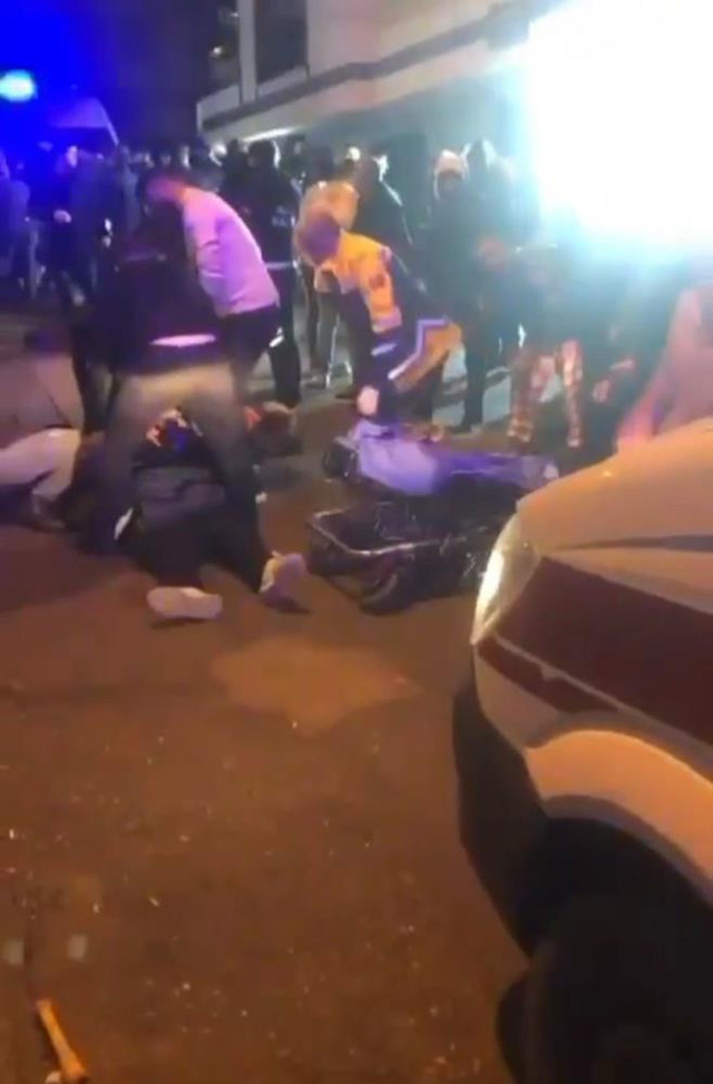 İstanbul'da el freni çekilmeyen araç dehşet saçtı! Halay çekenlerin arasına daldı: Ölü ve yaralılar var - Resim: 2