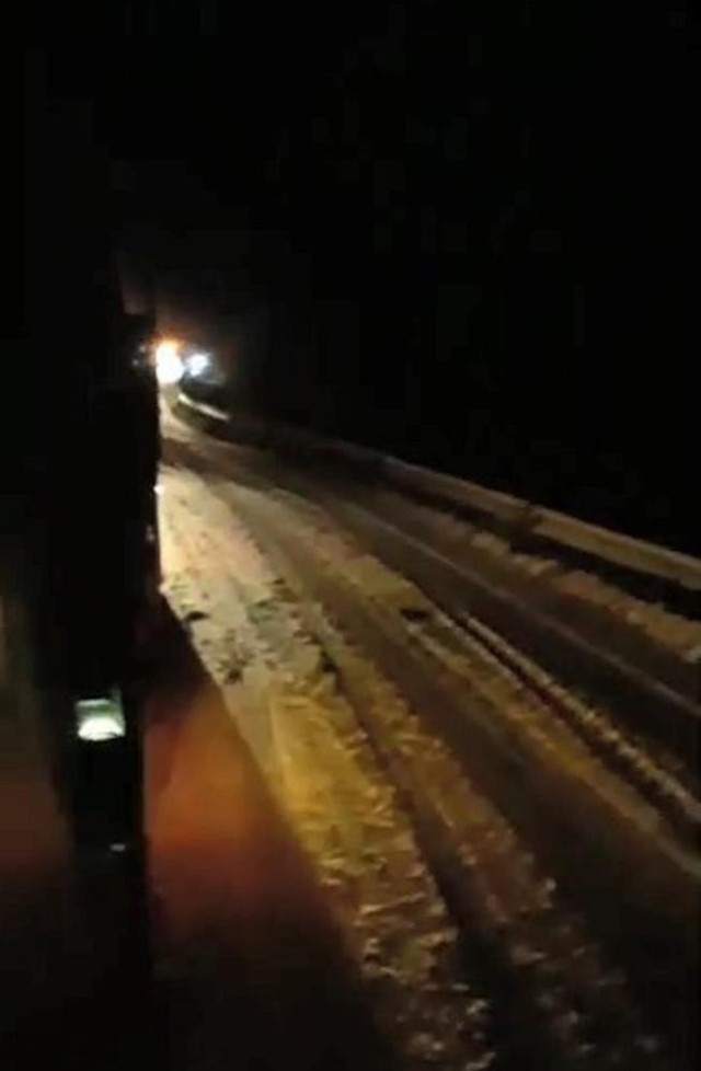 Kastamonu’da kar yağışı yolu kapattı araçlar mahsur kaldı - Resim: 0