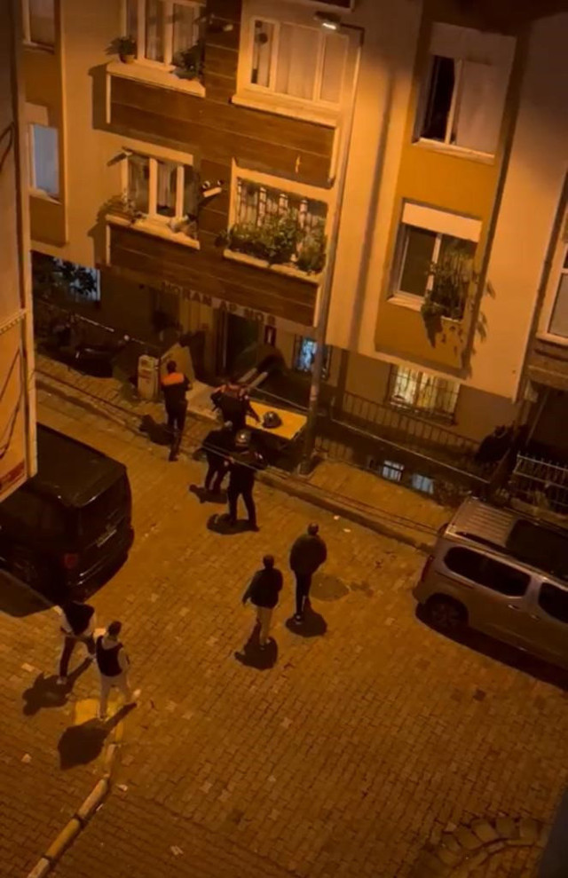 İstanbul’da madde bağımlısı genç annesini darp etti, mahalleli ayağa kalktı - Resim: 0