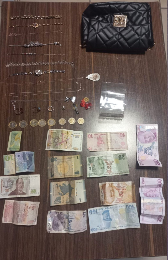 Yaşından fazla suç kaydı var! Evden 100 bin TL’lik ziynet eşyası çalan 16 yaşındaki hırsız tutuklandı - Resim: 0