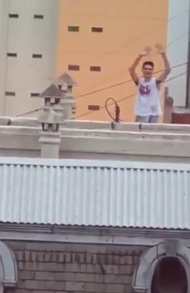 Önce çatıda seviştiler daha sonra ise bakın ne yaptılar! Olay görüntüler - Resim: 4