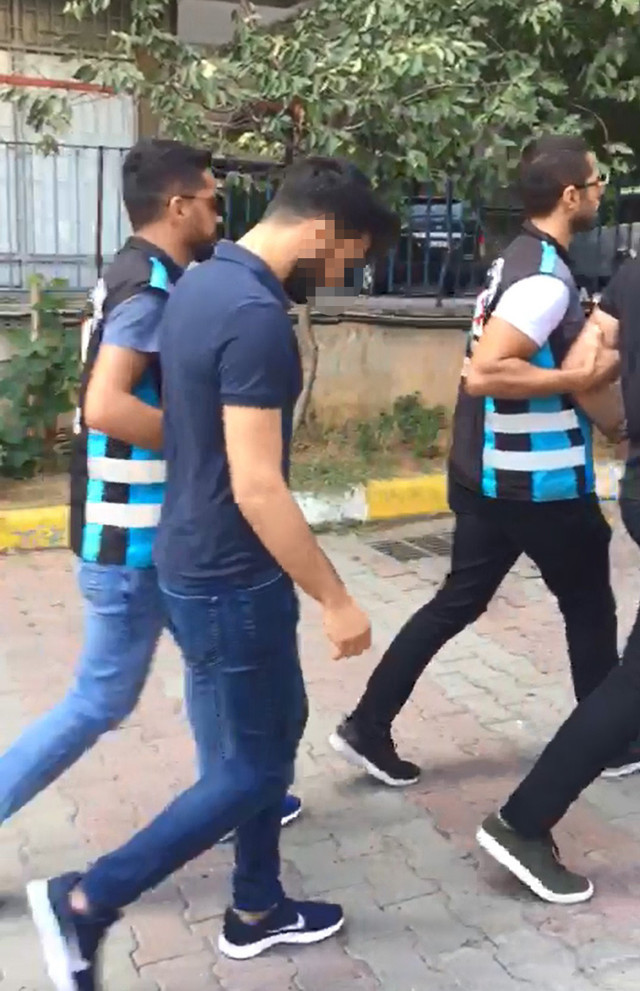 İstanbul'da makas atarken kazaya neden olan 2 sürücü gözaltına alındı - Resim: 0