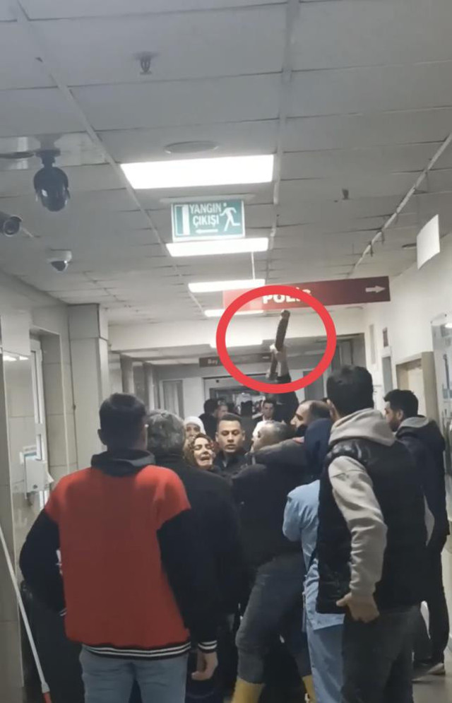 Kızları balkondan düşünce aileler hastaneyi birbirine kattı! Ortalık savaş alanına döndü - Resim: 0