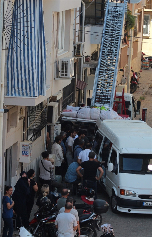 Aydın'da 310 kilo ağırlığındaki kişinin cenazesi evden böyle çıkarıldı - Resim: 1