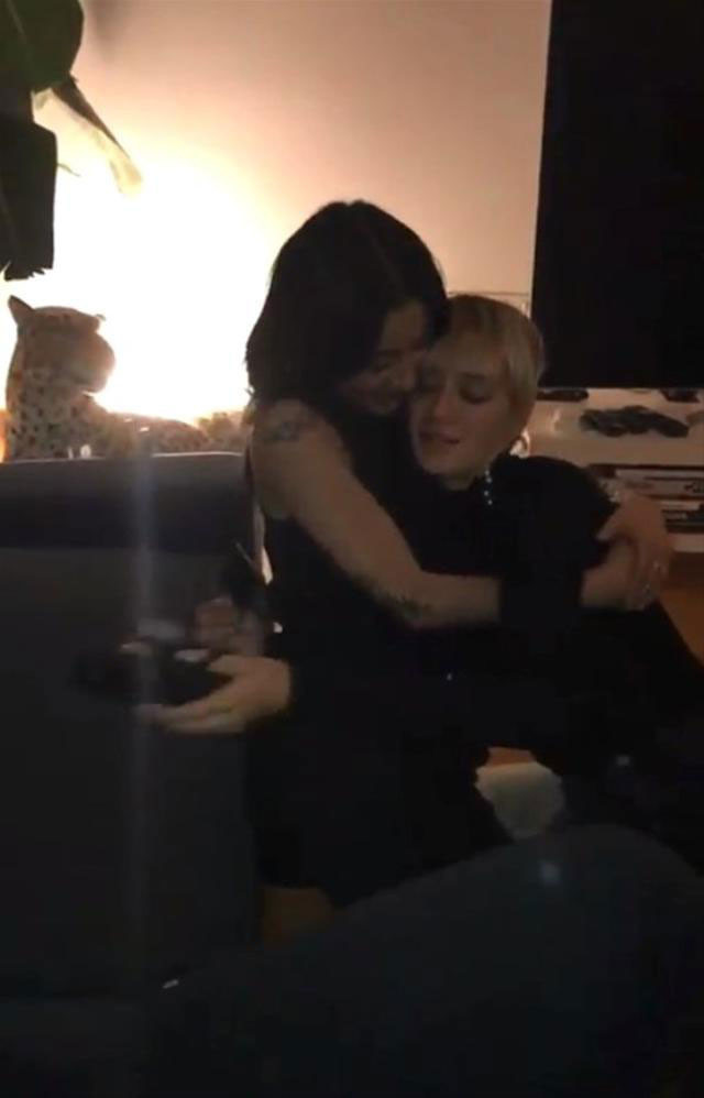 Didem Soydan'ın kız arkadaşıyla yakınlaştığı görüntüler olay yarattı! - Resim: 2