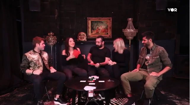 Zeynep Alkan canlı yayında yine olay oldu iç çamaşırını açıp gösterdi - Resim: 1