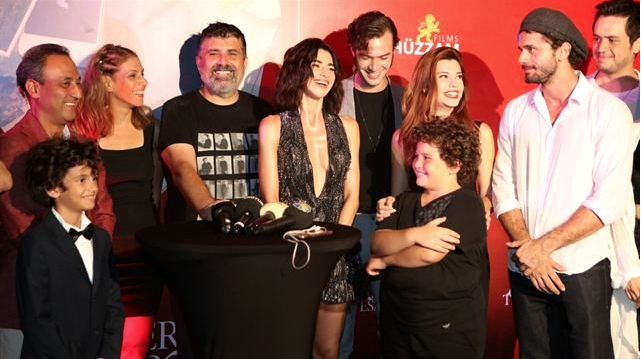 Yasak Elma'nın yıldızı Nesrin Cavadzade kriz çıkardı Zuhal Olcay galayı terk etti - Resim: 2