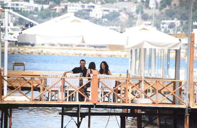 Rafet El Roman 29 yaş küçük sevgilisiyle öpüşürken yakalandı - Resim: 3