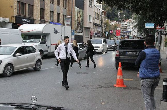 Çarpışma'nın setinde olay çıktı! Kıvanç Tatlıtuğ'a tepki - Resim: 4