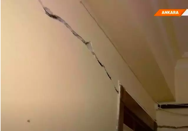Maraş'taki deprem Ankara'daki evinin duvarını yıktı! Müteahhitin itirafı kan dondurdu - Resim: 4