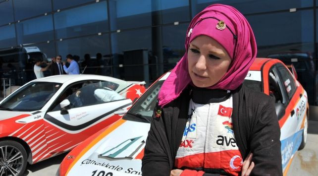 Bir dönem tesettüre girmişti... Yarışlara geri dönen Rallici Burcu Çetinkaya son haliyle dikkat çekti - Resim: 2