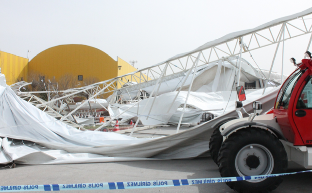 Lodos fuarı uçurdu - Resim: 4