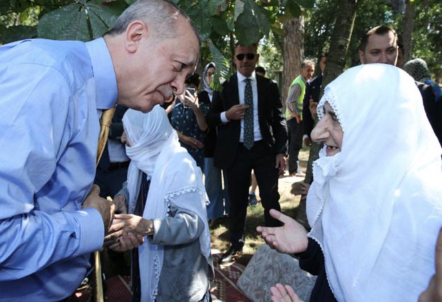 Erdoğan'dan iki yaşlı kadına sürpriz! Gönülleri fethetti - Resim: 2