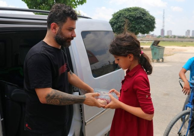 Adana'daki hayırseverden örnek davranış! Tam 500 koyun kesip... - Resim: 1