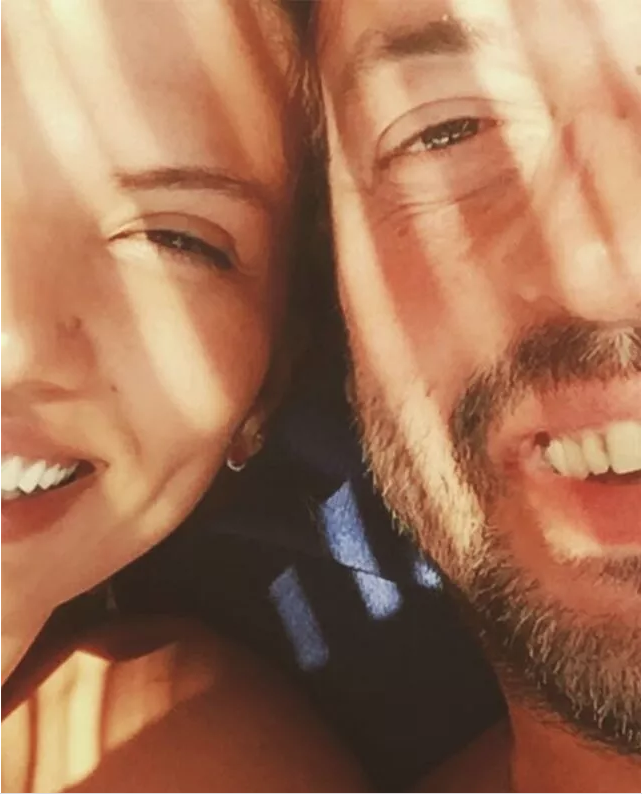 Kanal D Hekimoğlu oyuncusu Okan Yalabık'ın 12 yaş küçük sevgilisi bakın kim çıktı - Resim: 4