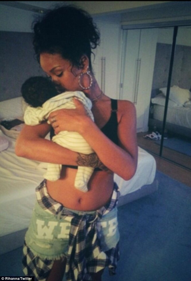 Zamanını ailesiyle geçiriyor - Resim: 4