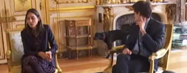 Fransa Cumhurbaşkanının makamında çişini yaptı! - Resim: 1