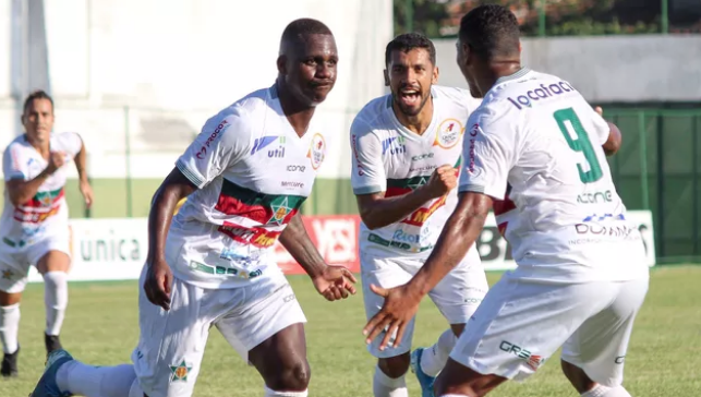 Brezilya'da taraftarlar soyunma odasını bastı kan döküldü - Resim: 1