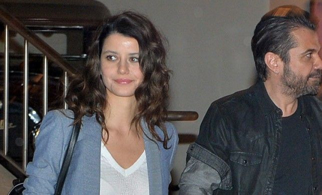 Kenan Doğulu ve Beren Saat sokak ortasında sarmaş dolaş yakalandı - Resim: 2