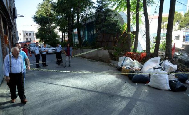 İstanbul'da vahşet! Çöpün yanında çuvalda bulundu  - Resim: 1