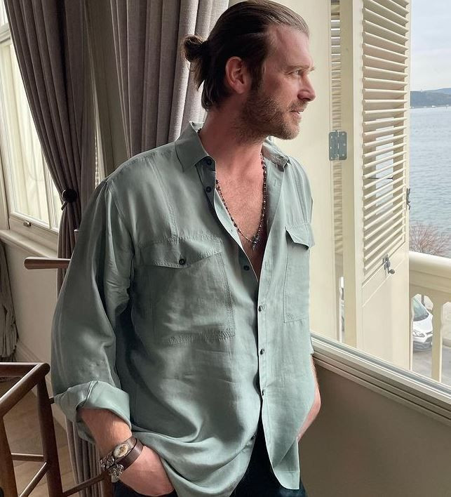 Kıvanç Tatlıtuğ Instagram'ı yıktı: Picasso görse tablolarını yakar! - Resim: 4