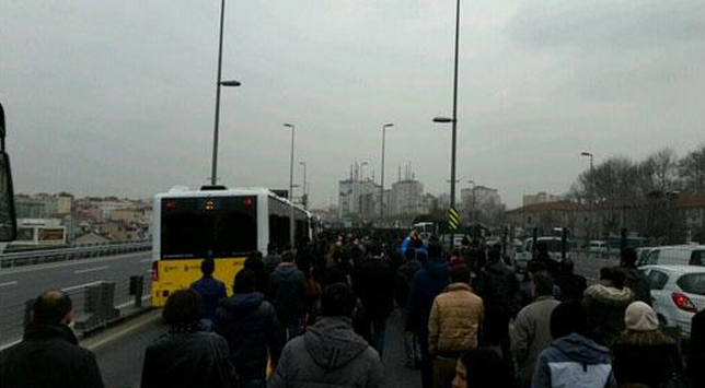 Metrobüs kaza yaptı yaralılar var - Resim: 3