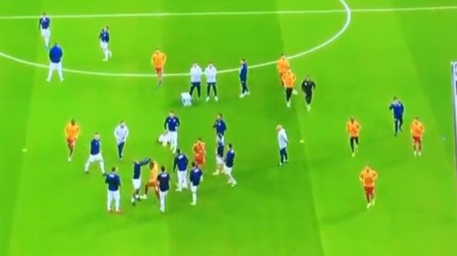 Derbide Donk ile Ayew arasında gerginlik! - Resim: 4