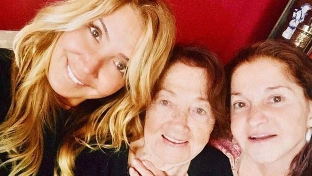 Yonca Evcimik'in annesi vefat etti: Bir yıl daha yaşasa 100 yaşına girecekti - Resim: 1