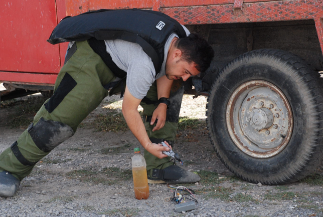 Bombayı böyle imha etti - Resim: 4