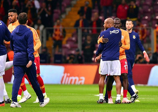 Derbide Donk ile Ayew arasında gerginlik! - Resim: 3