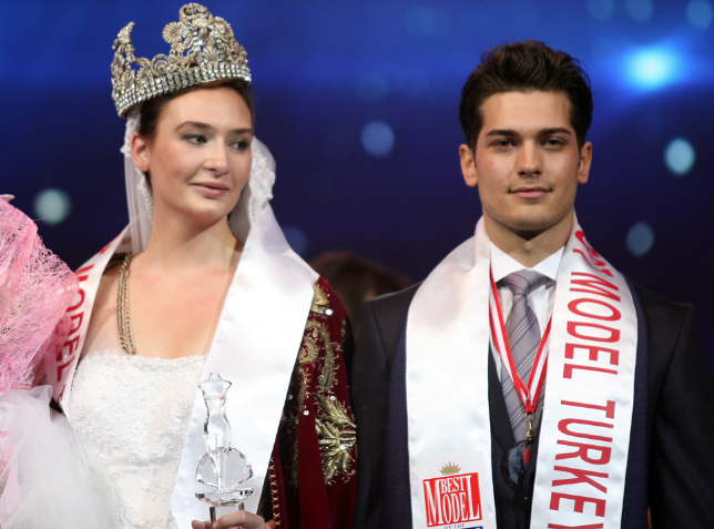 Çağatay Ulusoy tanınmayacak hale geldi hayranları isyan etti - Resim: 4