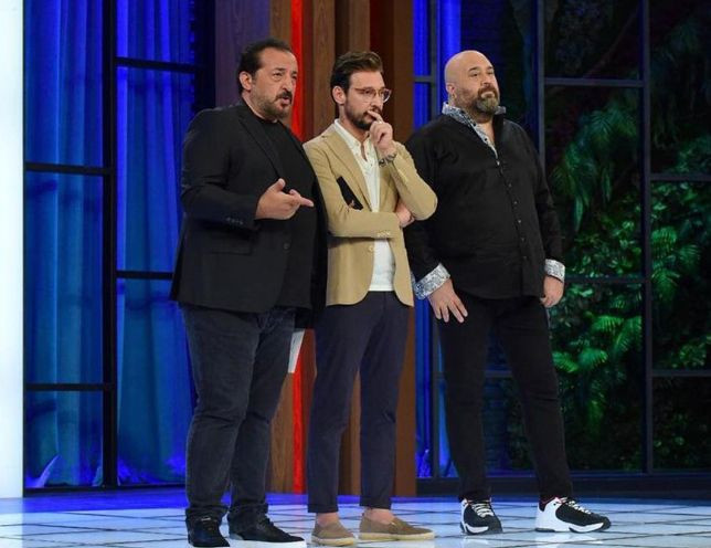 MasterChef'te kıyamet koptu! Yarışmacının tırnaklarını gören Mehmet Şef sinirden küplere bindi! - Resim: 1