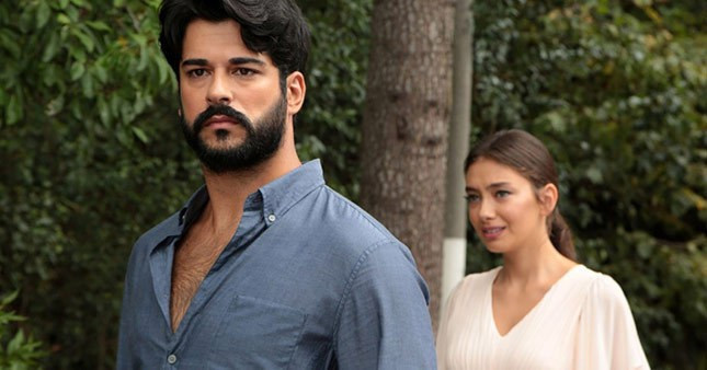 Kara Sevda dizisinde fena hata izleyenler hemen fark etti - Resim: 4