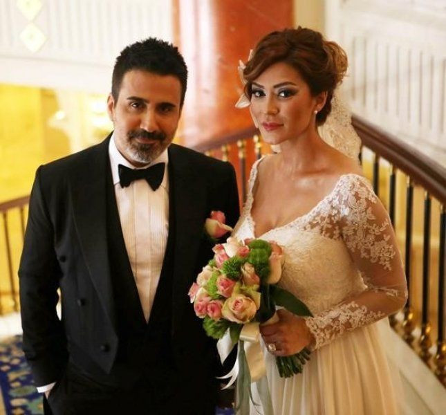 Emrah eşi Sibel Kirer'den boşanıyor eşi yüksek tazminat için avukat arıyor - Resim: 1