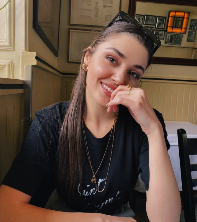 Hande Erçel, Sabancı'yı çabuk unuttu! 45 yaşındaki ünlü yapımcıyla bomba aşk iddiası... - Resim: 4