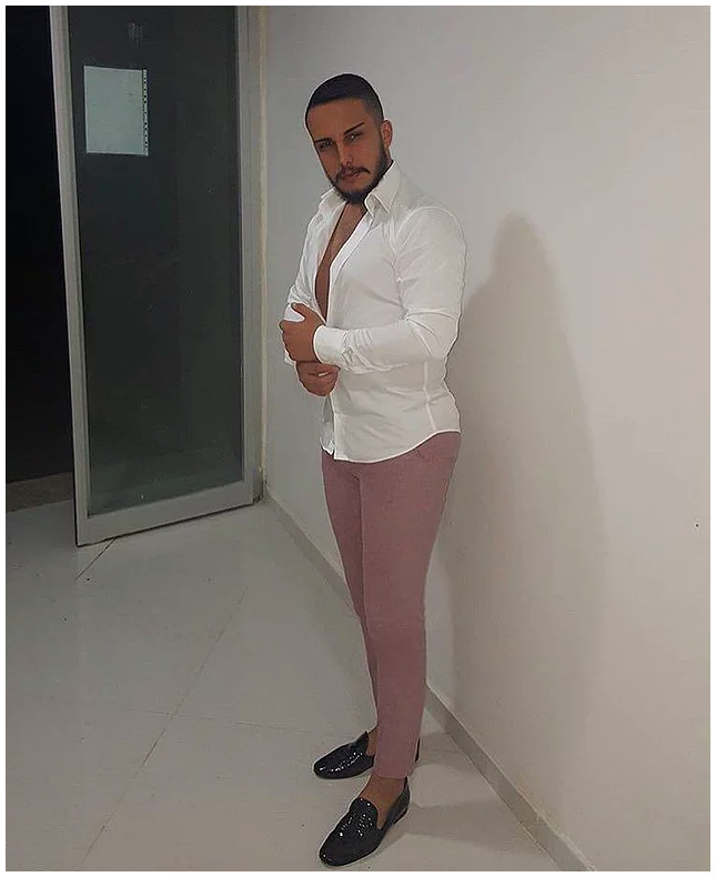 Öyle bir kıyafet giydi ki sosyal medya günlerce onu konuştu - Resim: 2