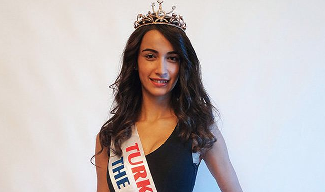 Türk kraliçe Sibel Demiralp'e şok tutuklama! Çıplak fotoğrafla şantaj yapmış - Resim: 4